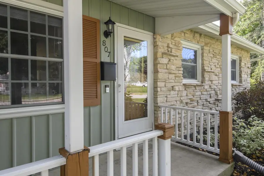 807 Meadowbrook DRIVE, West Bend, WI 53090 - #3