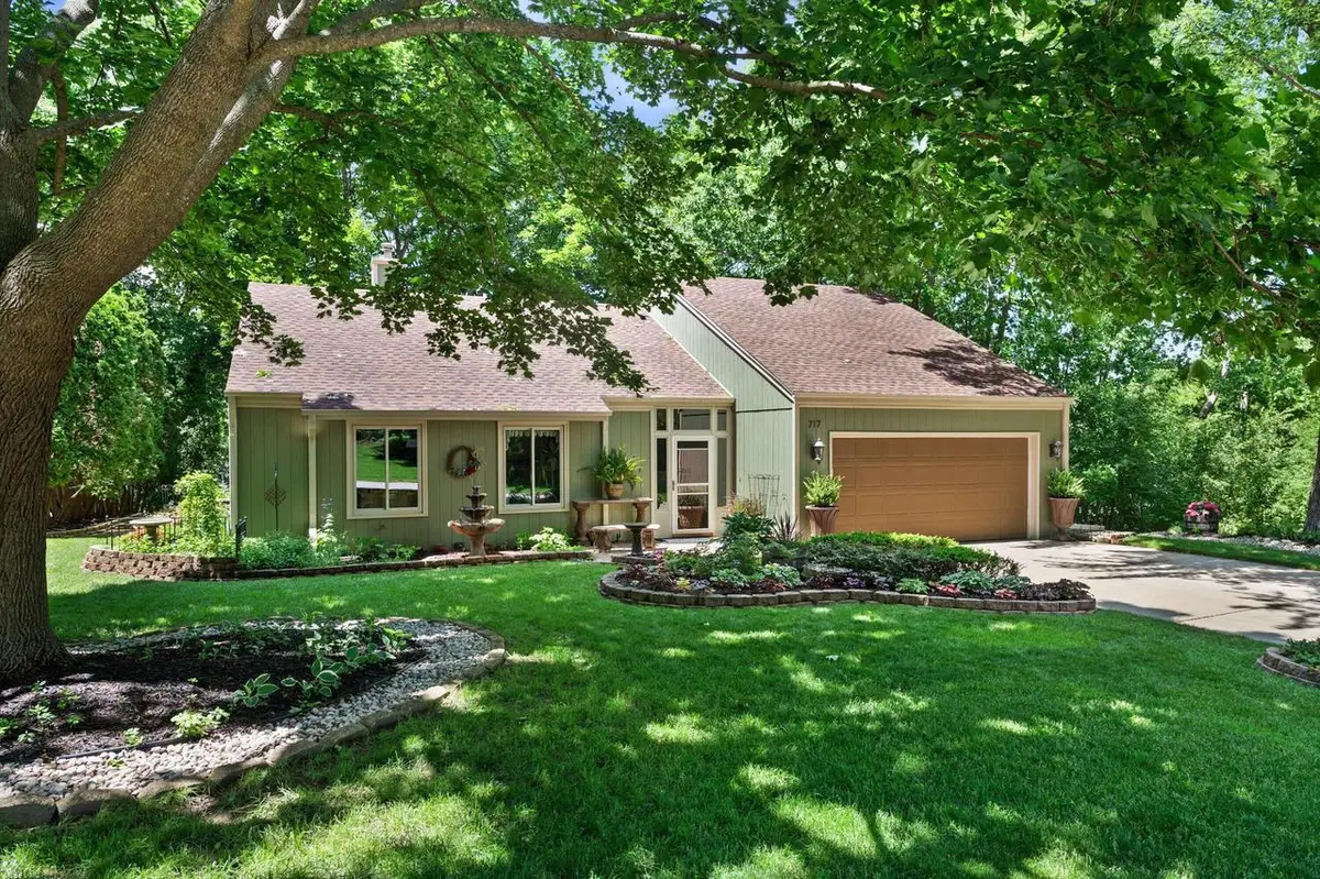 717 Mansfield CIRCLE, Hartland, WI 53029 - #1