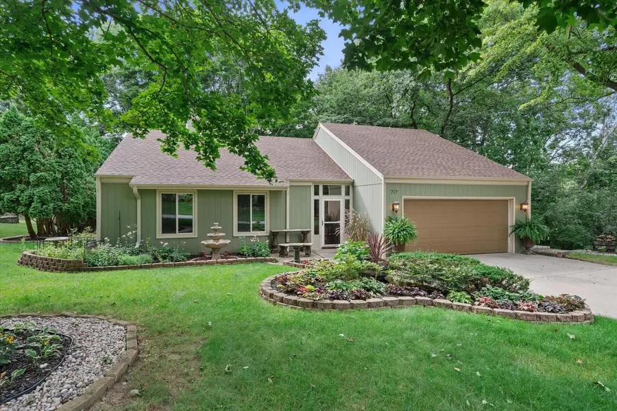 717 Mansfield CIRCLE, Hartland, WI 53029 - #3
