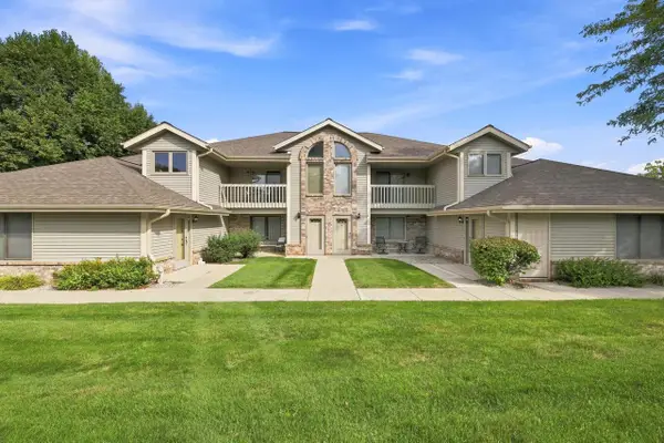 2116 Woodburn ROAD #B, Waukesha, WI 53188