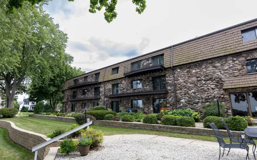 320 E Pleasant STREET #106, Oconomowoc, WI 53066 - #2