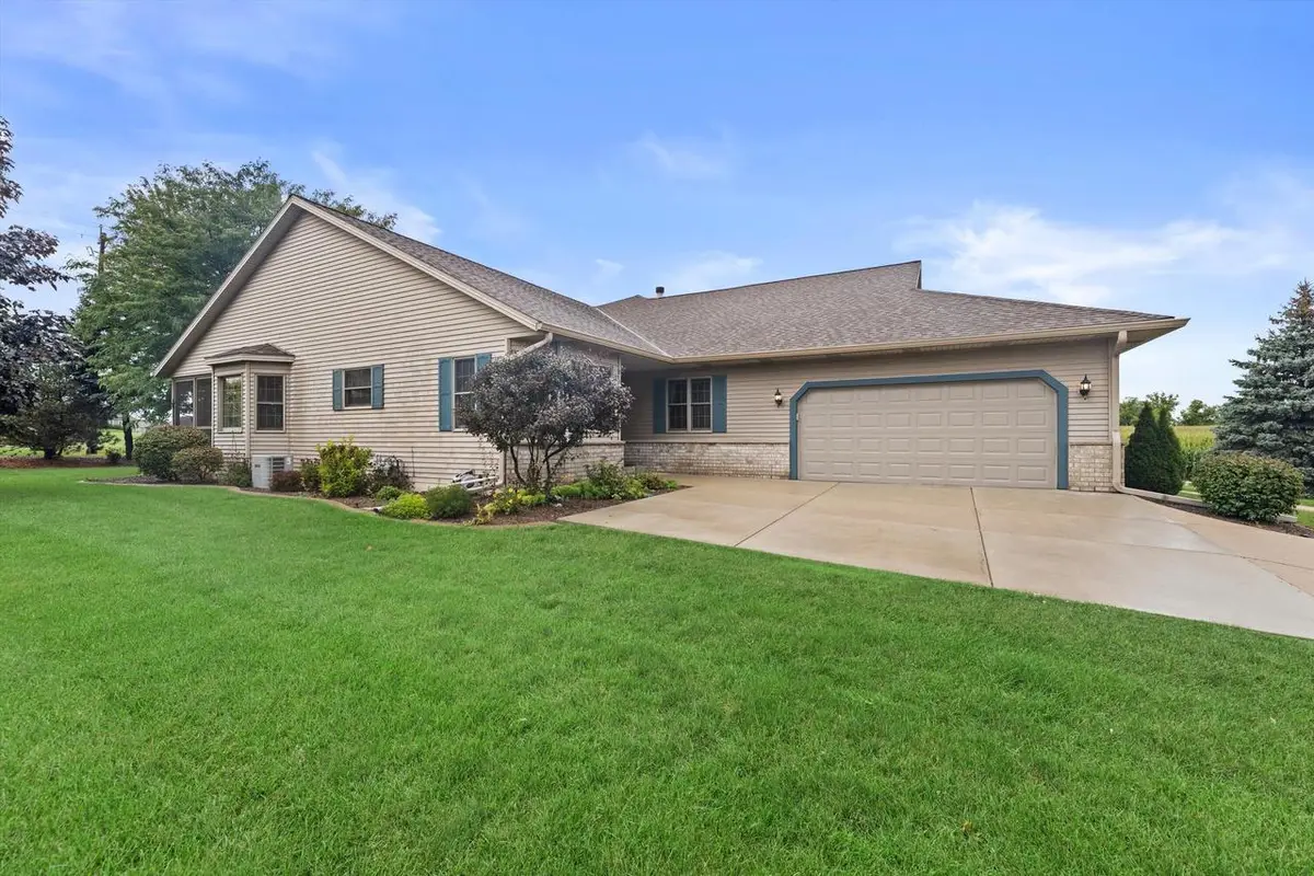 W155N6631 Blue Heron DRIVE, Menomonee Falls, WI 53051 - #1