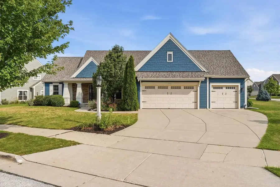 1724 Moccasin TRAIL, Waukesha, WI 53189 - #2