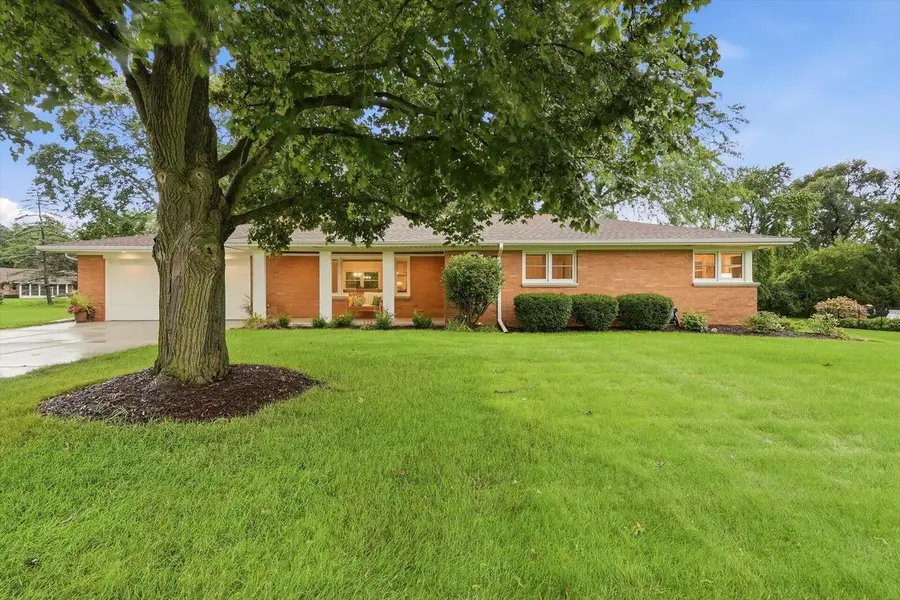 2445 Buena Vista DRIVE, Brookfield, WI 53045 - #2