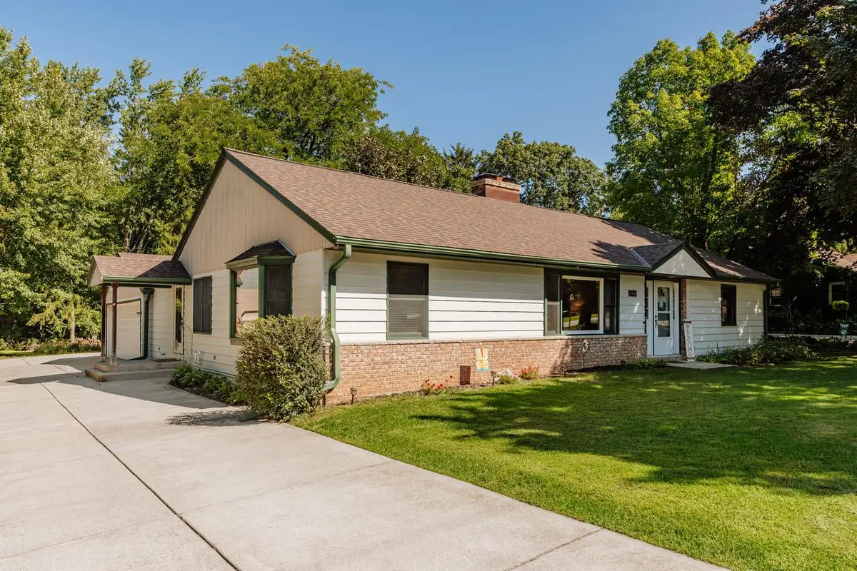 248 E Ottawa AVENUE, Dousman, WI 53118 - #1