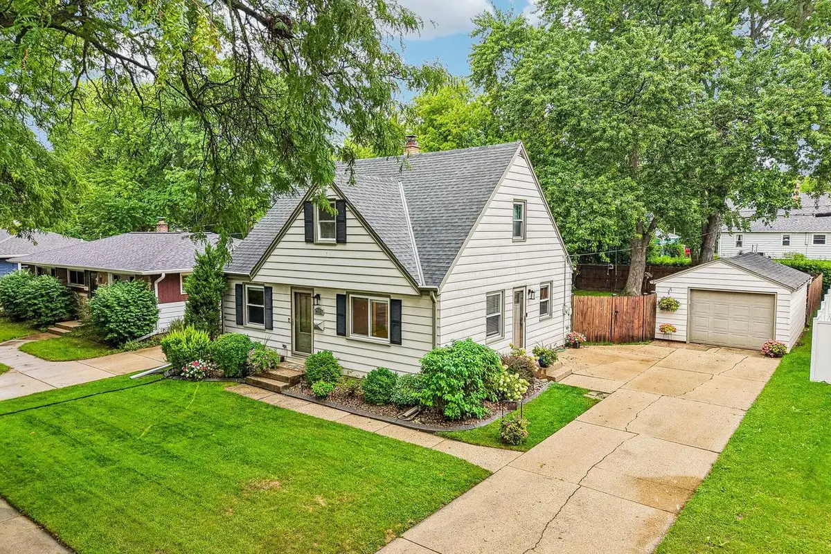 2958 S 102nd STREET, West Allis, WI 53227 - #1