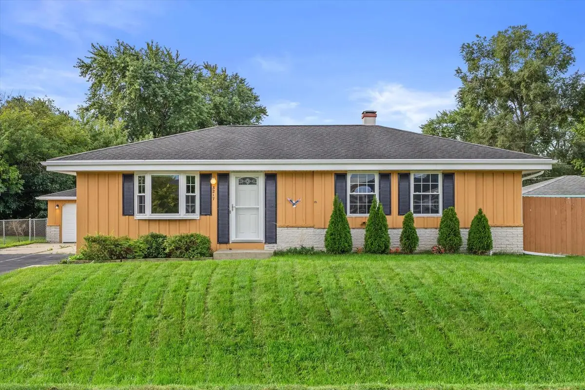 3217 Indian TRAIL, Racine, WI 53402 - #1