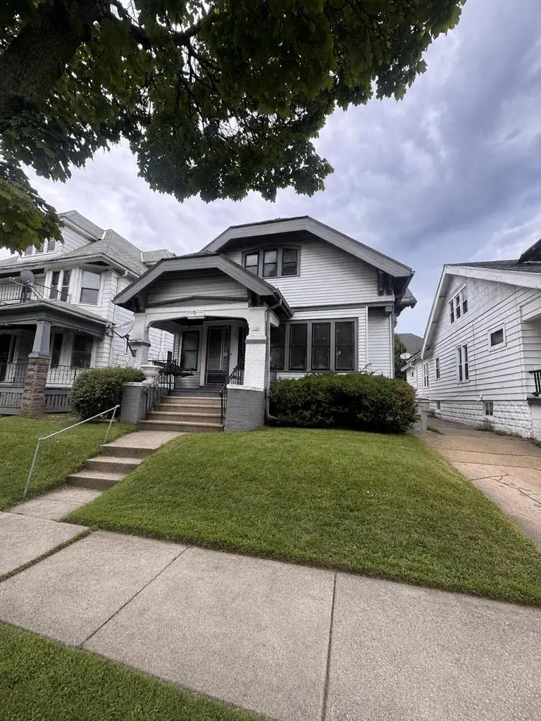 2206 W Keefe AVENUE, Milwaukee, WI 53206 - #1