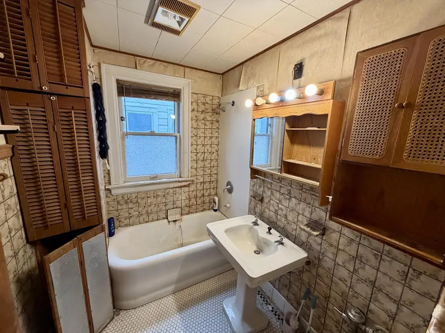 2206 W Keefe AVENUE, Milwaukee, WI 53206 - #3