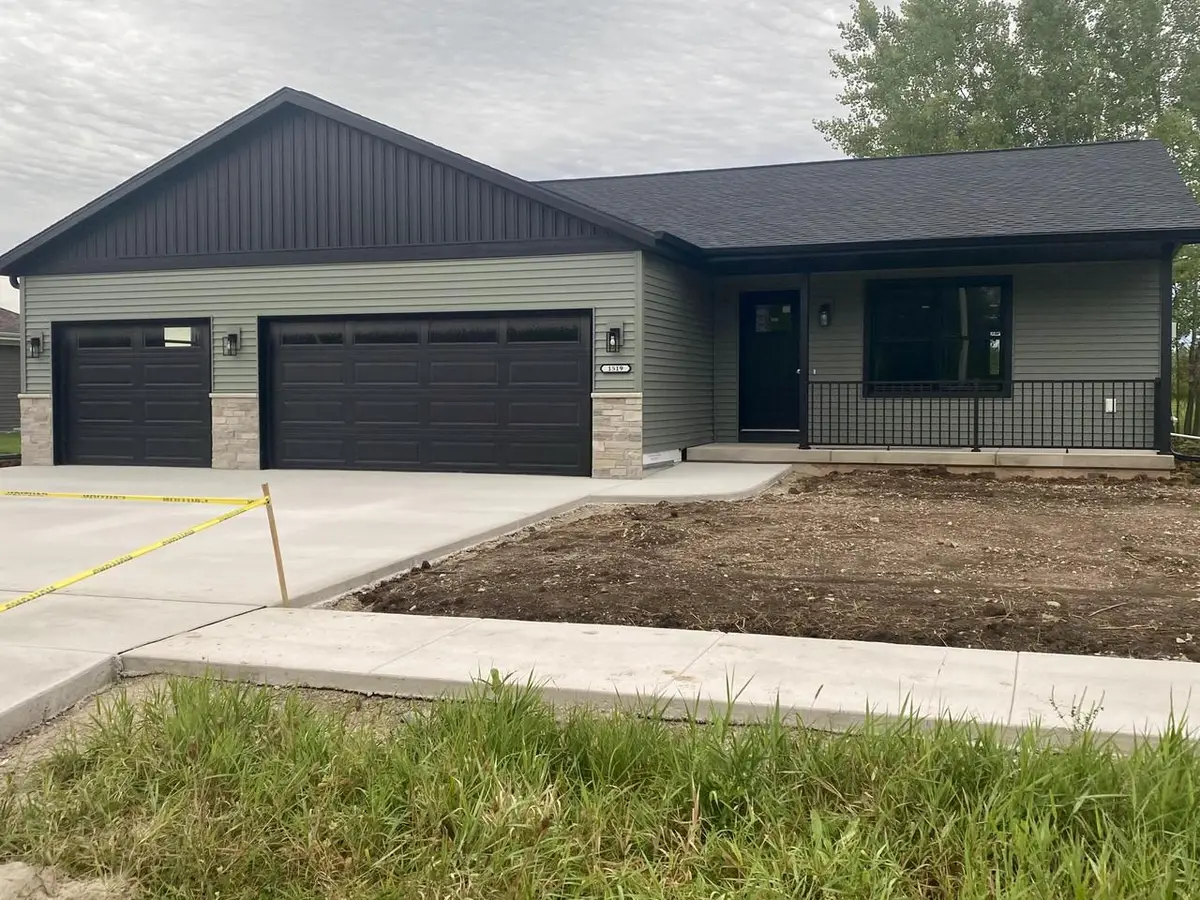 1519 Alpine CIRCLE, North Fond Du Lac, WI 54937 - #1