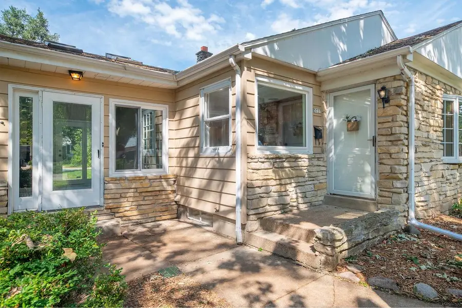 5737 N Sievers PLACE, Glendale, WI 53209 - #2