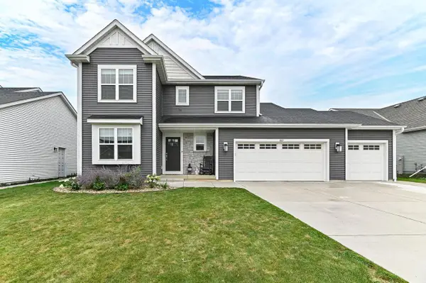 663 East Bluff CIRCLE, Waterford, WI 53185