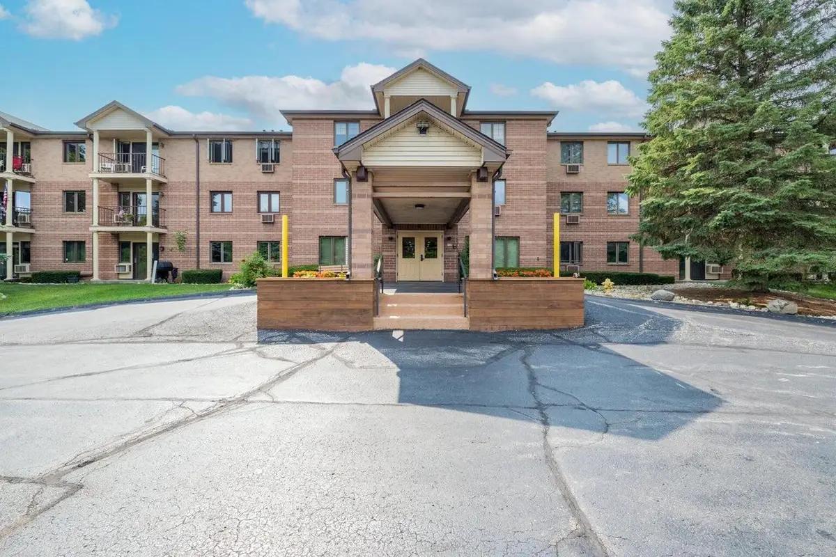 530 N Silverbrook DRIVE #201, West Bend, WI 53090 - #1