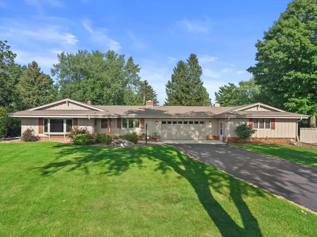 949 Hickory Hill PARKWAY, Hubertus, WI 53033 - #1