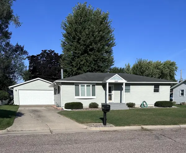 1907 La Crescent COURT, La Crosse, WI 54603