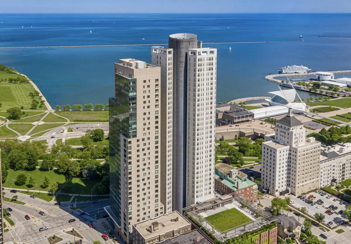 923 E Kilbourn AVENUE #1403, Milwaukee, WI 53202 - #1