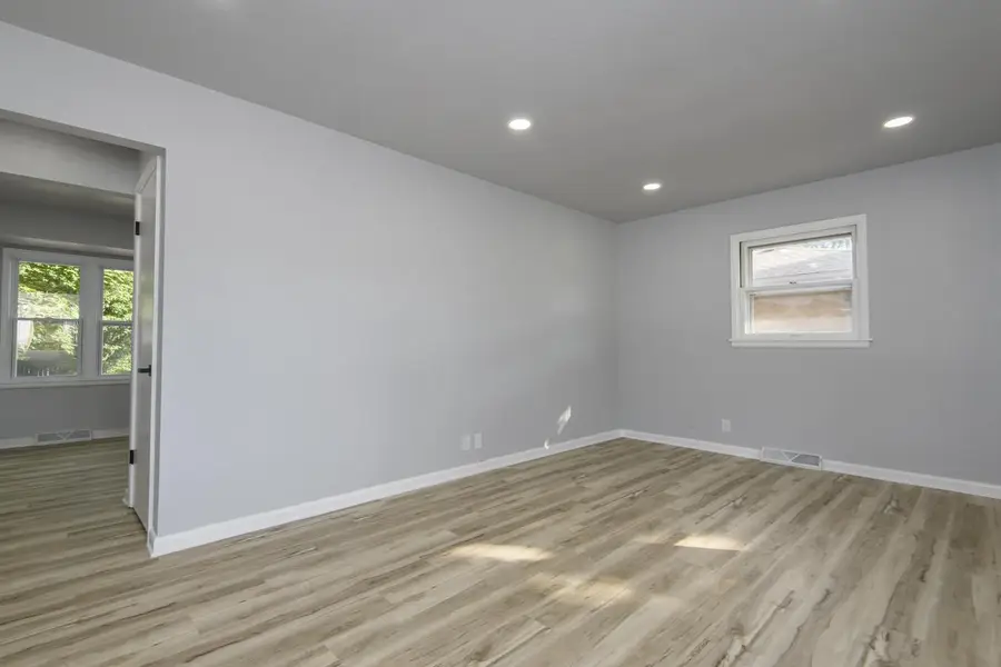 8134 W Acacia STREET, Milwaukee, WI 53223 - #3