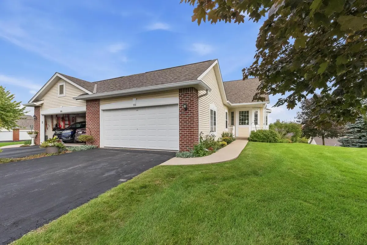 994 Niagara COURT, Port Washington, WI 53074 - #1