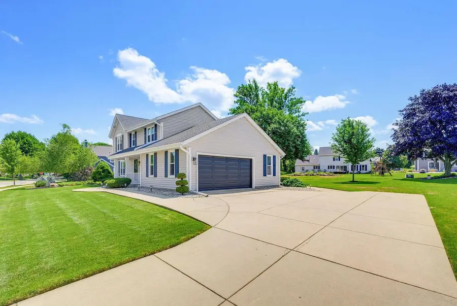 2021 Inverness DRIVE, Waukesha, WI 53186 - #2