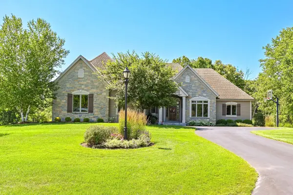 1555 Behrens DRIVE, Cedarburg, WI 53012