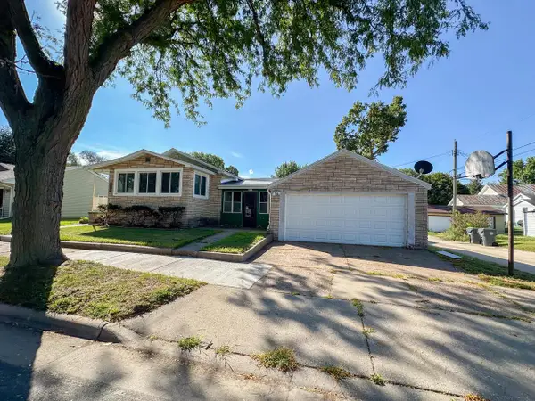 818 LIVINGSTON STREET, La Crosse, WI 54603