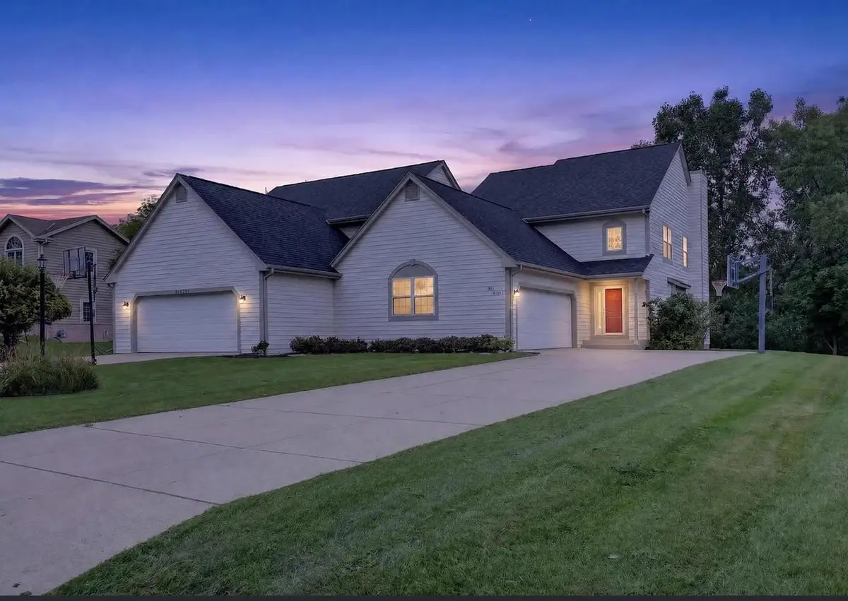N48W16103 Lone Oak LANE, Menomonee Falls, WI 53051 - #1