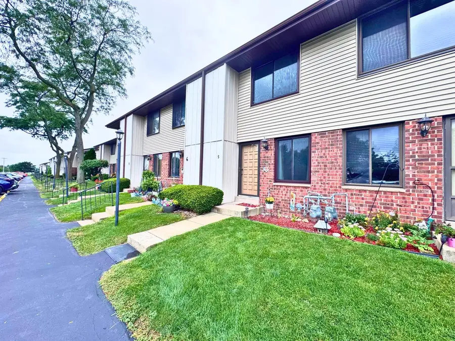 1415 Oakes ROAD #5, Mount Pleasant, WI 53406 - #3