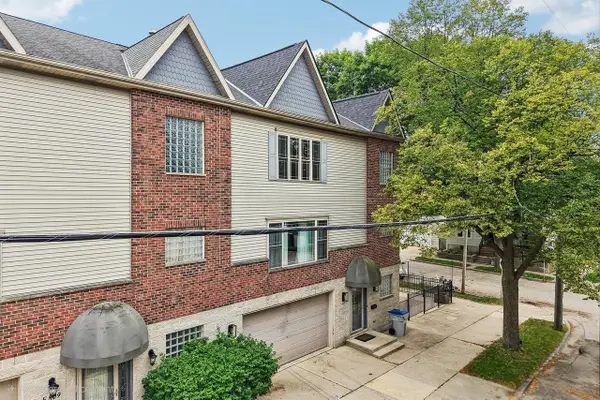 805 E Pearson STREET, Milwaukee, WI 53202