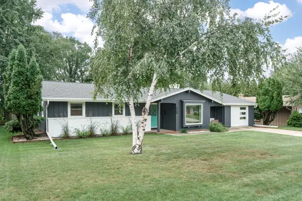 225 Crestwood DRIVE, Sheboygan Falls, WI 53085