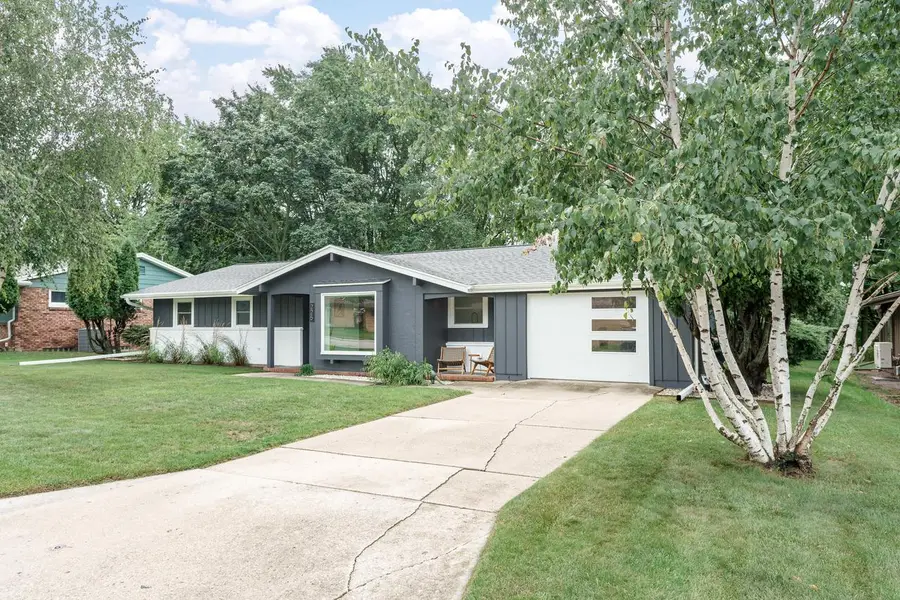 225 Crestwood DRIVE, Sheboygan Falls, WI 53085 - #3