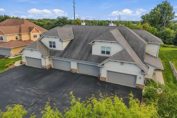 1784 New Port Vista DRIVE, Grafton, WI 53024