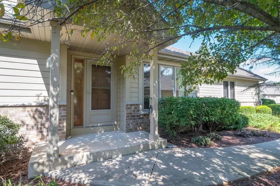 7043 S Lannonstone COURT, Franklin, WI 53132 - #2