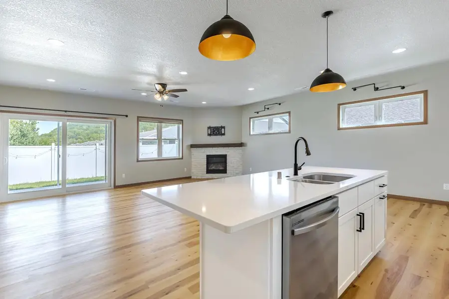 3827 Sunnyside DRIVE W, La Crosse, WI 54601 - #3