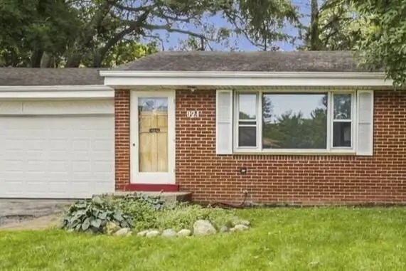 921 W Theresa LANE, Glendale, WI 53209