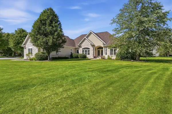 363 Sunshine DRIVE, Hartland, WI 53029