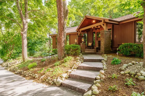 W208S6977 High Bluff DRIVE, Muskego, WI 53150