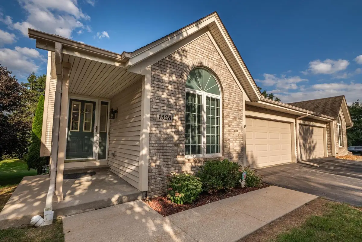 1528 Quietwood LANE, West Bend, WI 53090 - #1