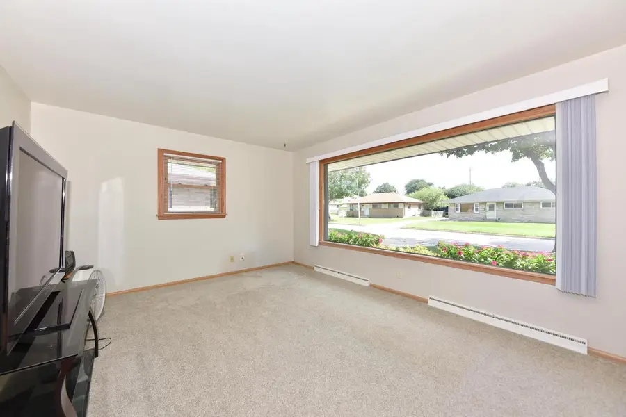 8136 W Clovernook STREET, Milwaukee, WI 53223 - #2