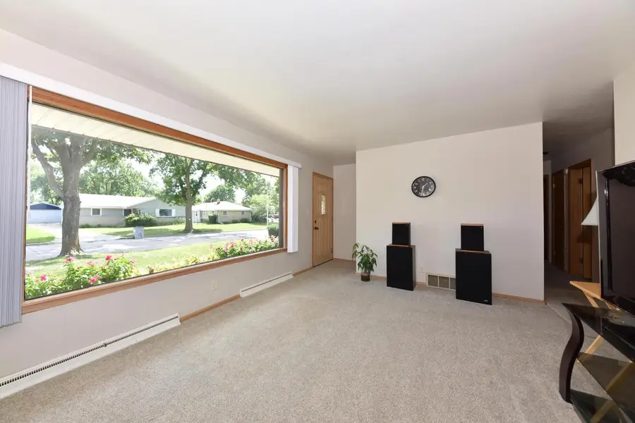 8136 W Clovernook STREET, Milwaukee, WI 53223 - #3