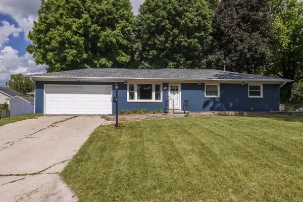 910 Mayer LANE, Mayville, WI 53050