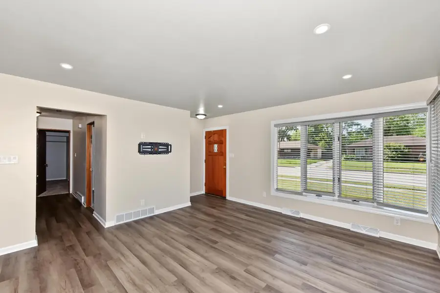N89W15240 Jefferson AVENUE, Menomonee Falls, WI 53051 - #3