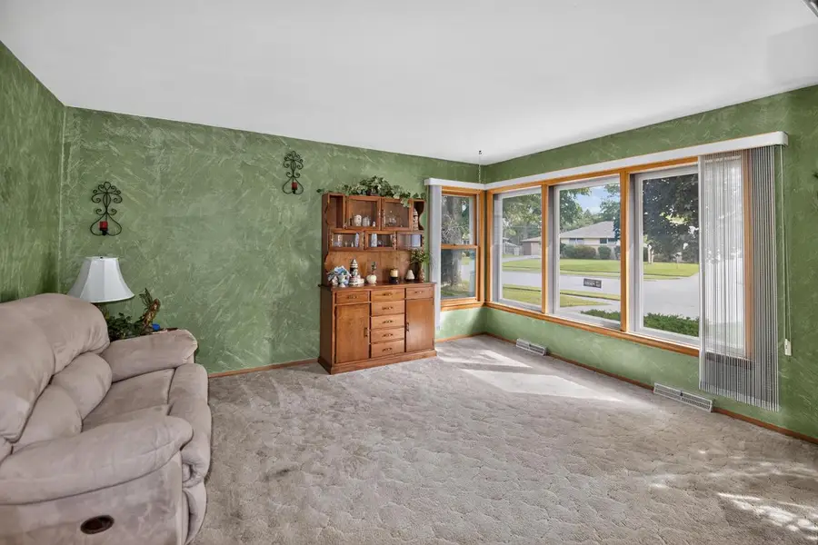 W149N8183 Winchester STREET, Menomonee Falls, WI 53051 - #2