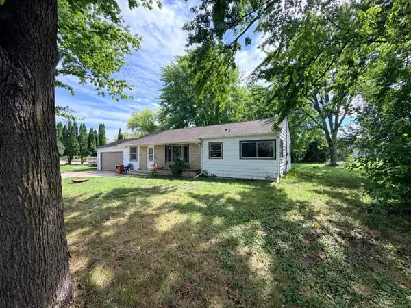 523 E Schowalter STREET, Saukville, WI 53080
