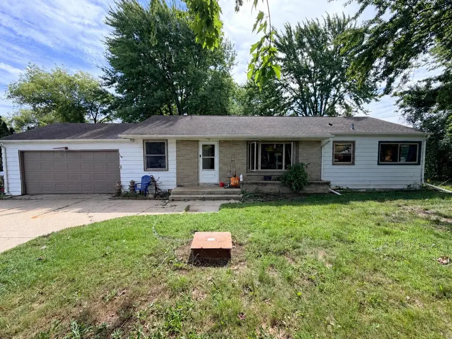523 E Schowalter STREET, Saukville, WI 53080 - #2