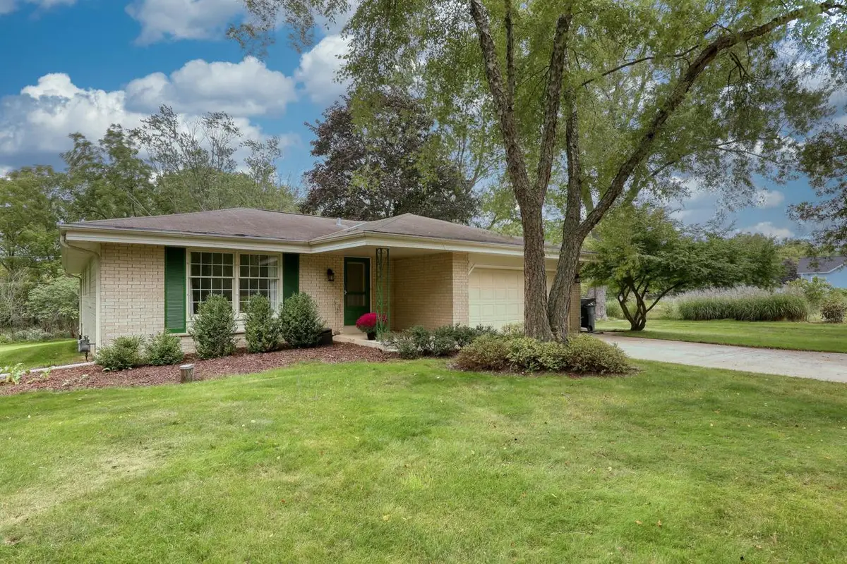 N17W27304 Lakefield DRIVE, Pewaukee, WI 53072 - #1