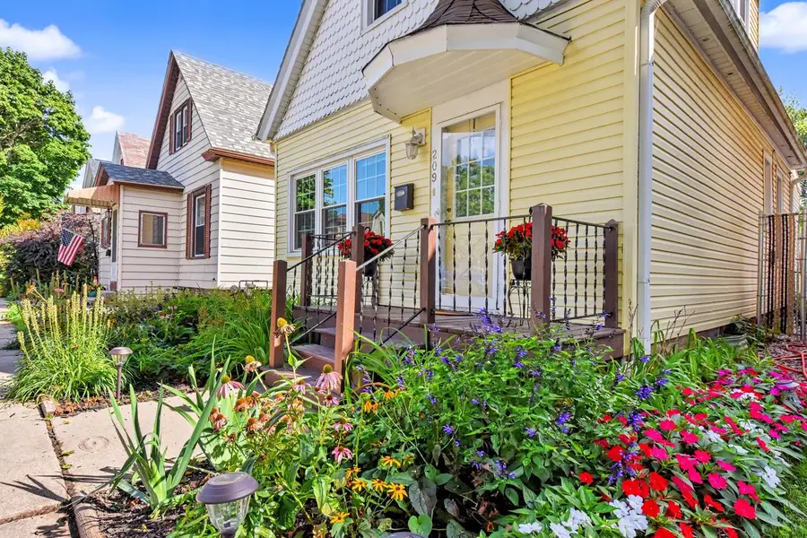 209 E Montana STREET, Milwaukee, WI 53207 - #3