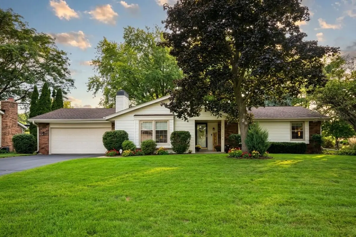 W220N2767 Maplewood LANE, Waukesha, WI 53186 - #1