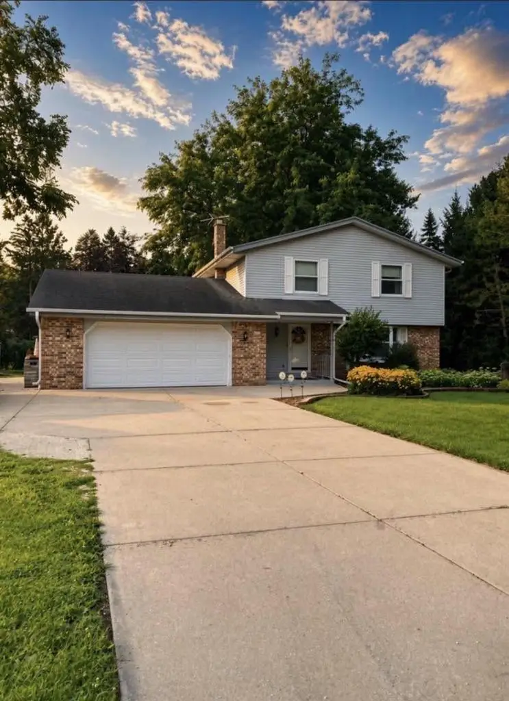 W360N7506 Thomas DRIVE, Oconomowoc, WI 53066 - #1