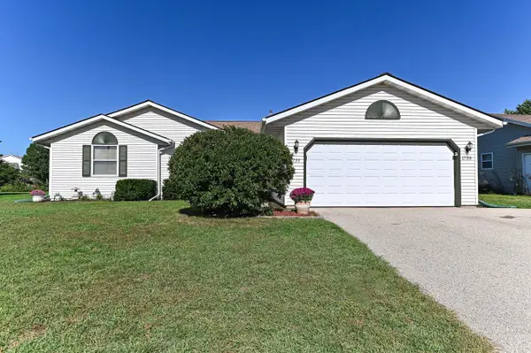 1735 Thomas DRIVE, East Troy, WI 53120