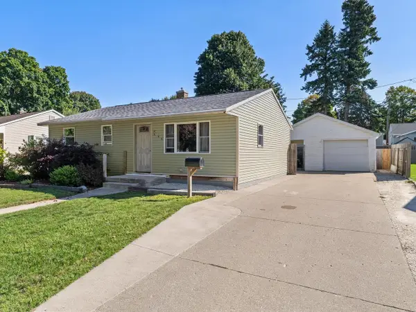 811 Schroeder DRIVE, Manitowoc, WI 54220
